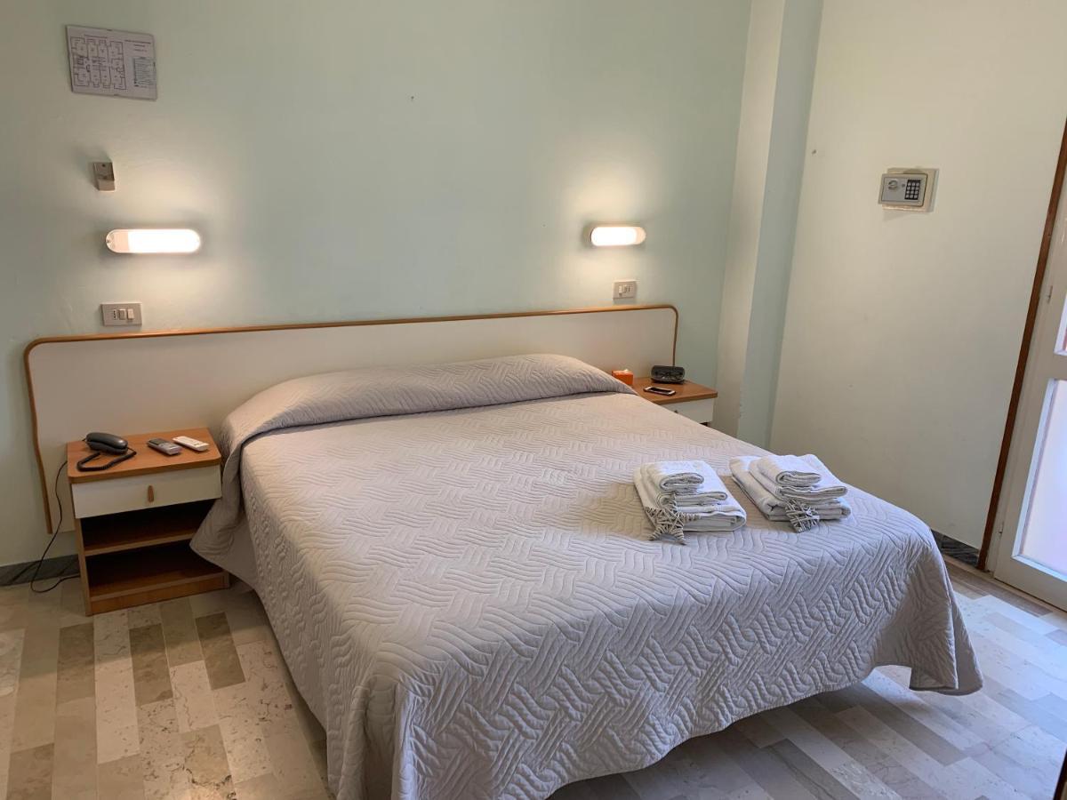 Hotel Levante Convenzionato Aquafan E Oltremare Ричоне Екстериор снимка